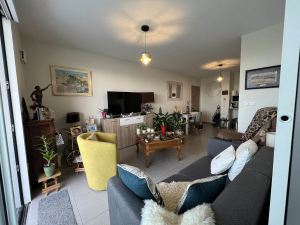 Résidence seniors PMR Isadora à Montauban : salon dans un appartement